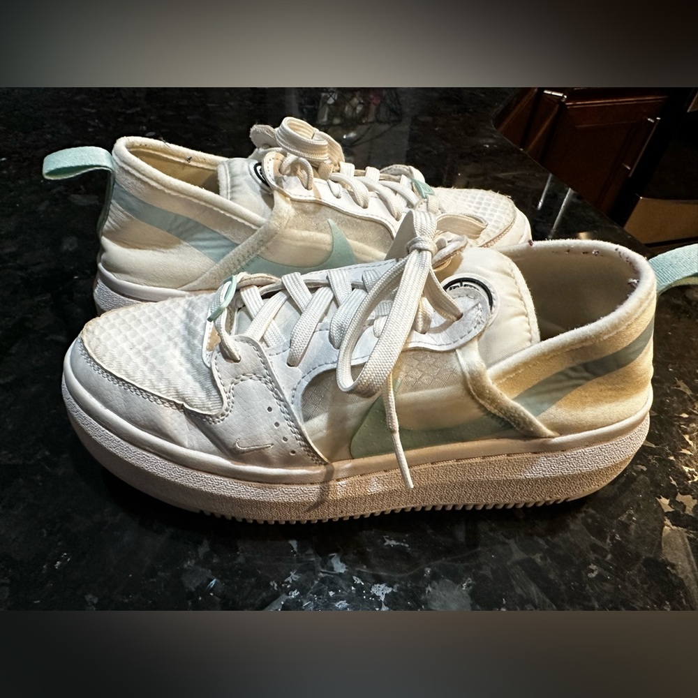 Women’s size 7 court vision Alta